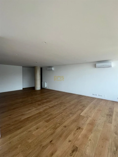 Apartamento T4 para Venda em Lordelo do Ouro e Massarelos