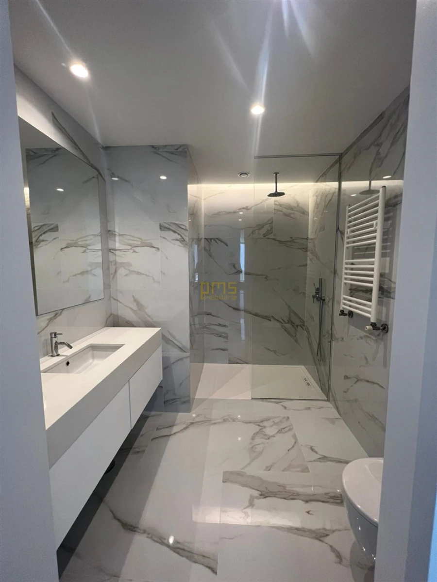 Apartamento T4 para Venda em Lordelo do Ouro e Massarelos Foto 12