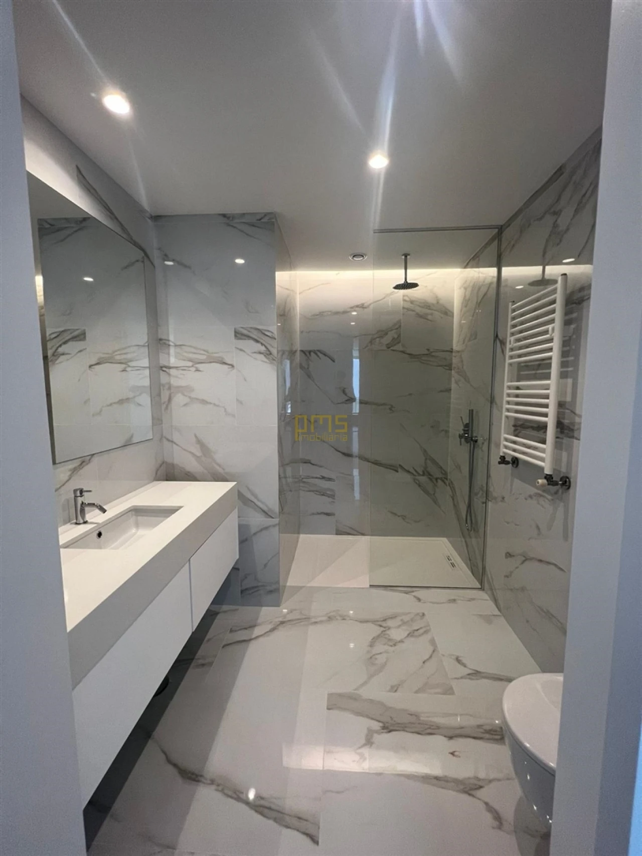 Apartamento T4 para Venda em Lordelo do Ouro e Massarelos Foto 12