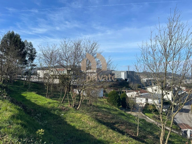 Terreno para Venda em Santo Adrião de Vizela Foto 2