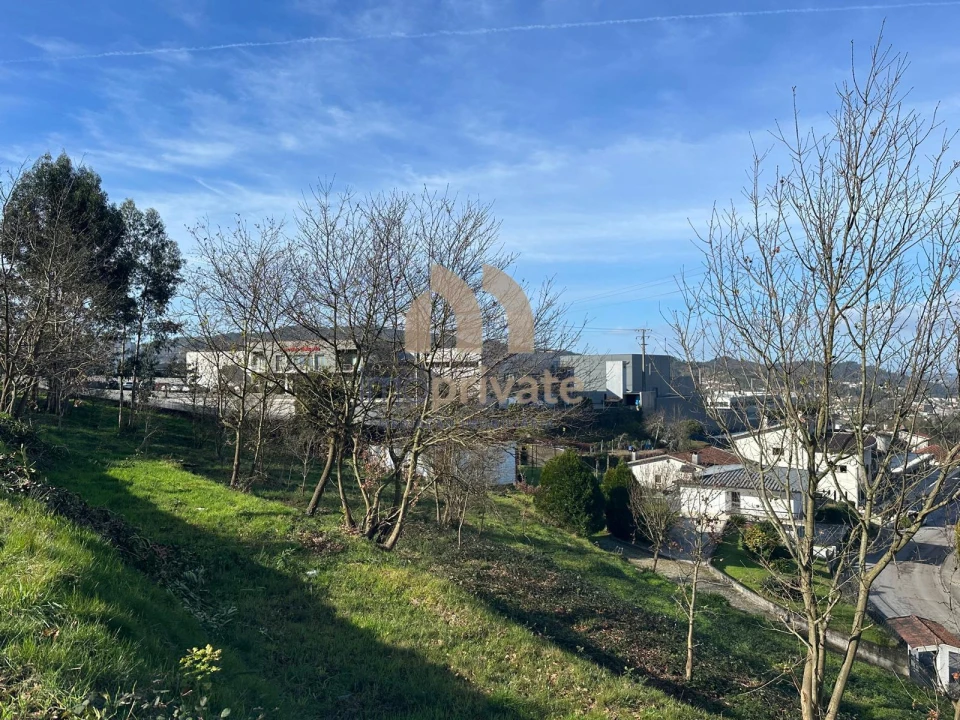 Terreno para Venda em Santo Adrião de Vizela Foto 2
