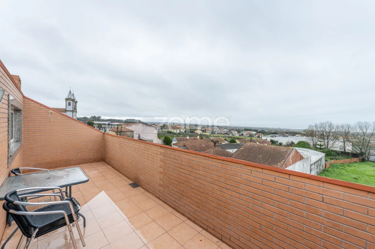 Moradia T8 para Venda em Silvalde Foto 3