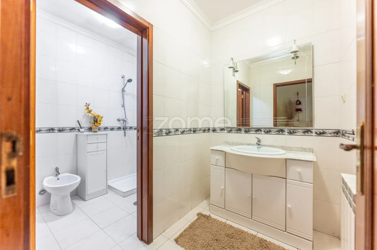 Moradia T8 para Venda em Silvalde Foto 24