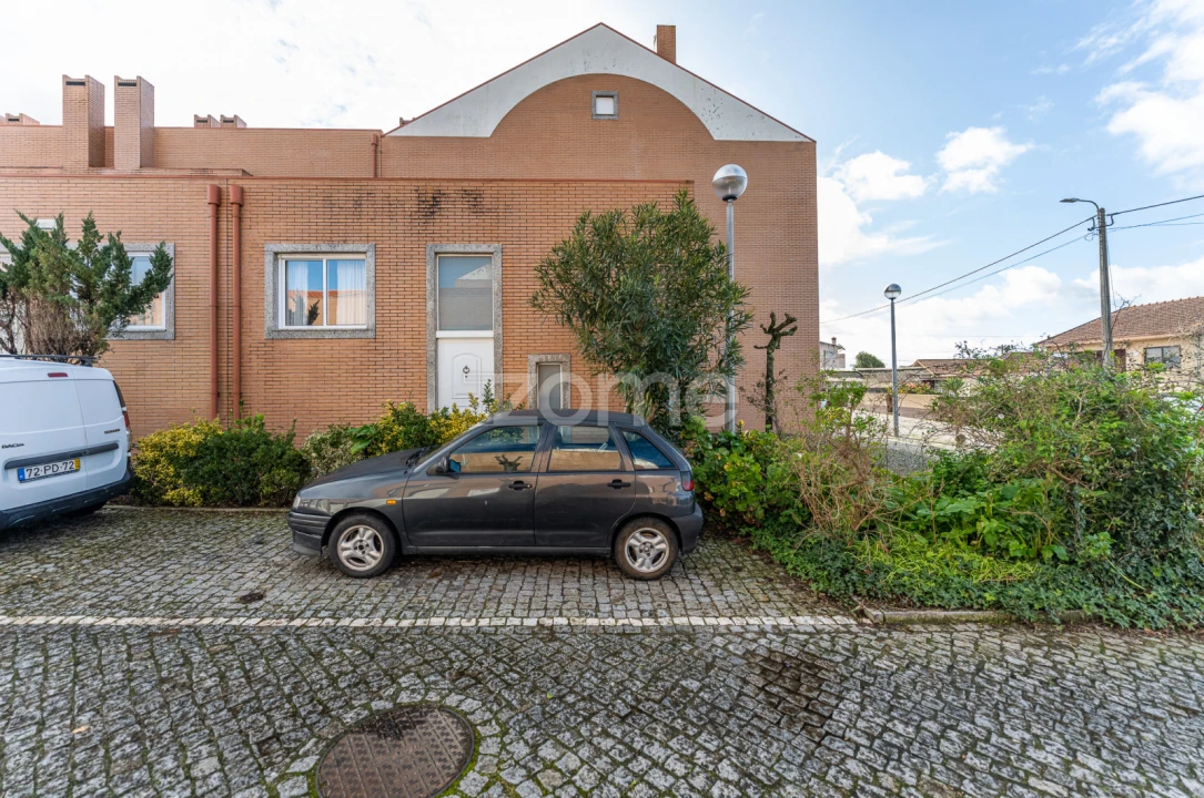 Moradia T8 para Venda em Silvalde Foto 4