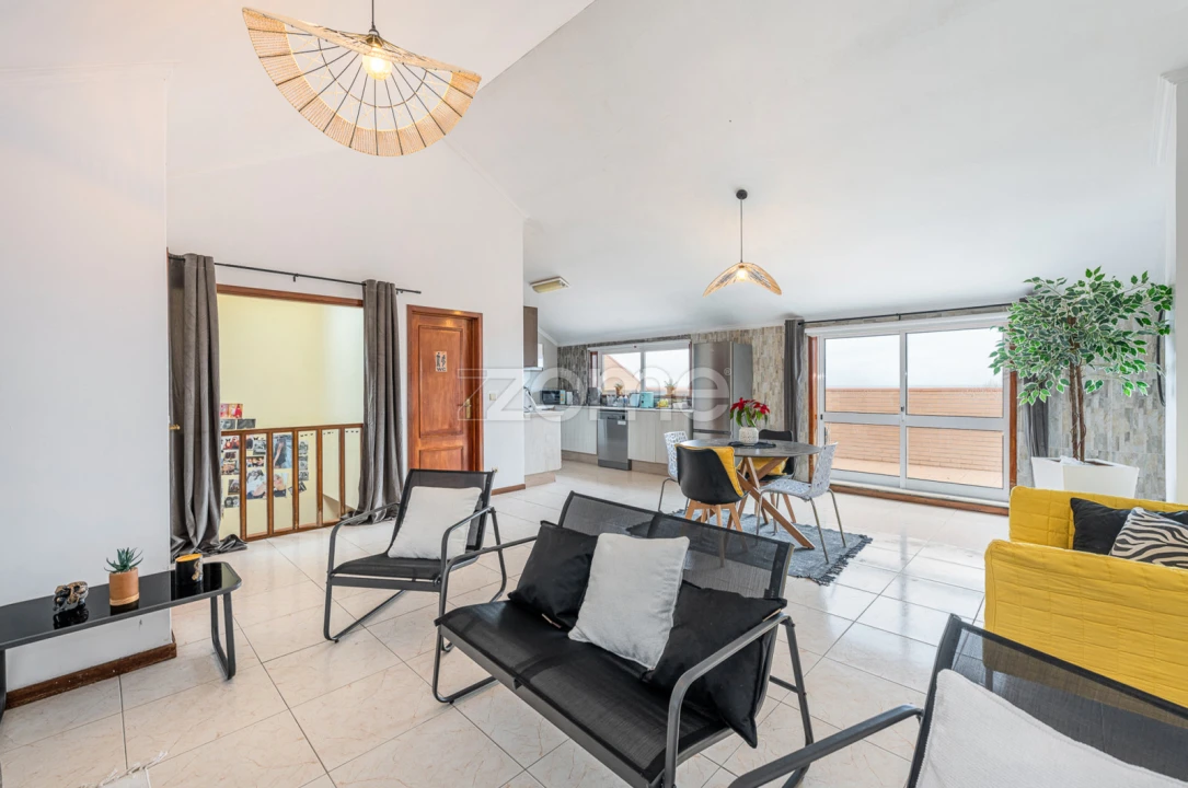 Moradia T8 para Venda em Silvalde Foto 11