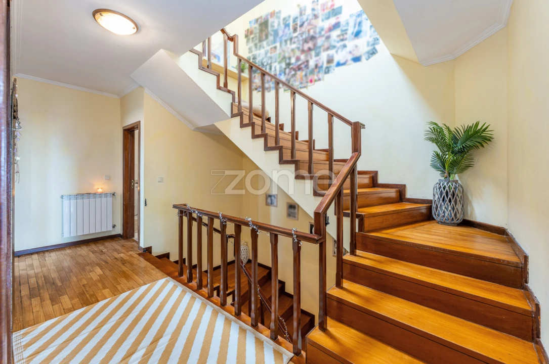 Moradia T8 para Venda em Silvalde Foto 23