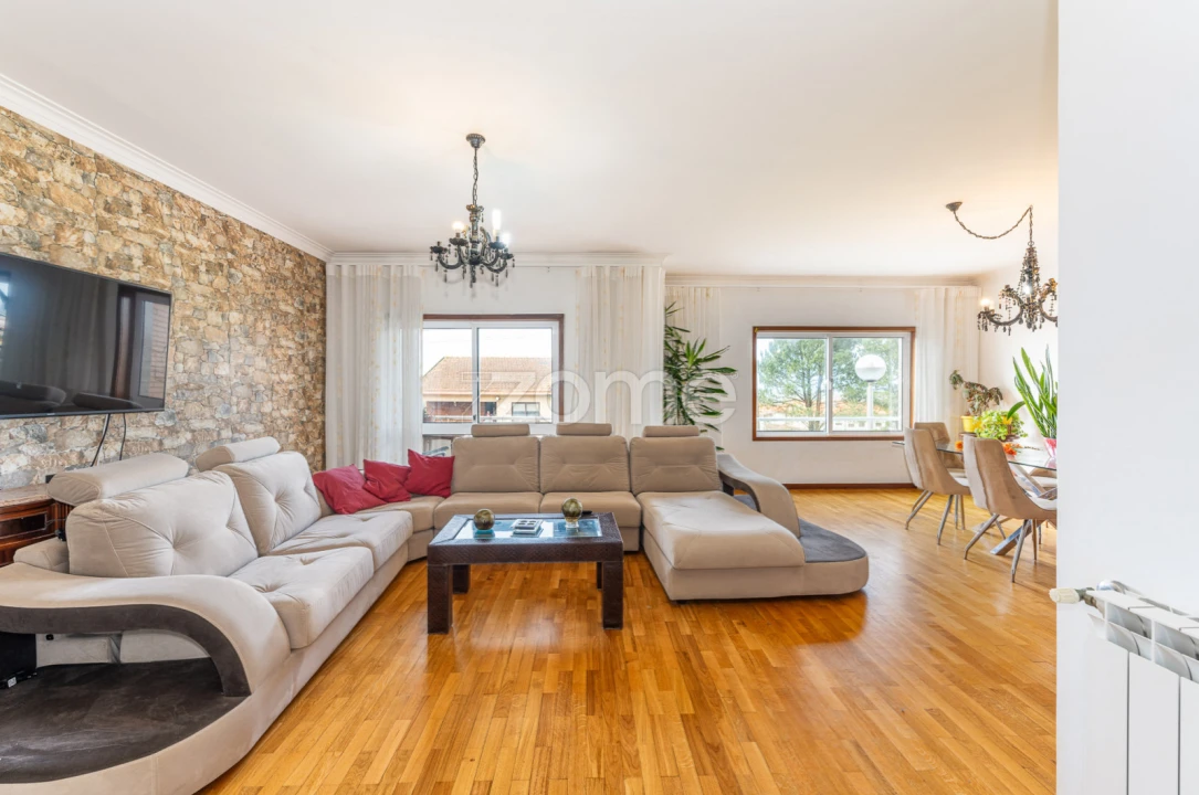 Moradia T8 para Venda em Silvalde Foto 1