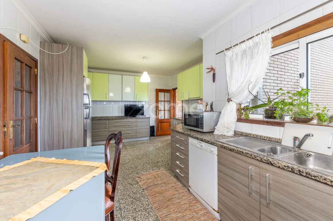 Moradia T8 para Venda em Silvalde Foto 33