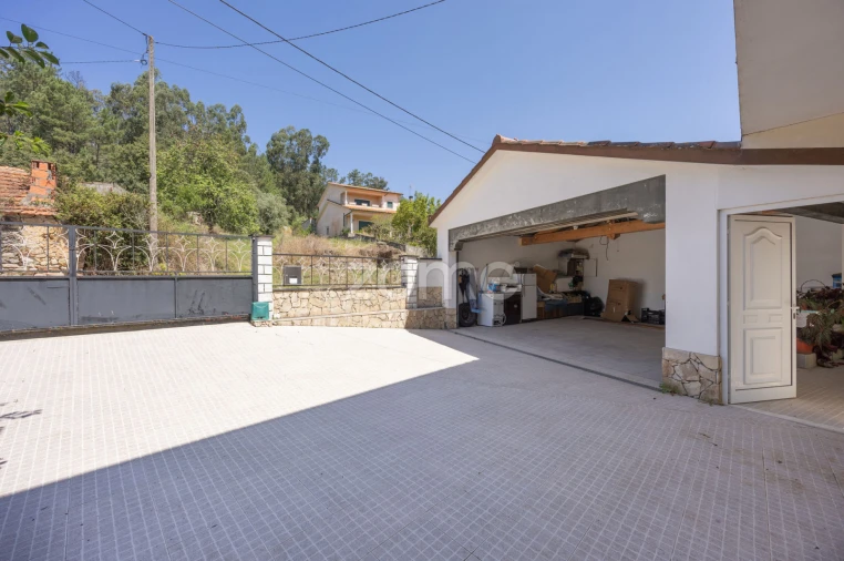 Moradia T4 para Venda em Santiago e São Simão de Litém e Albergaria dos Doze Foto 37