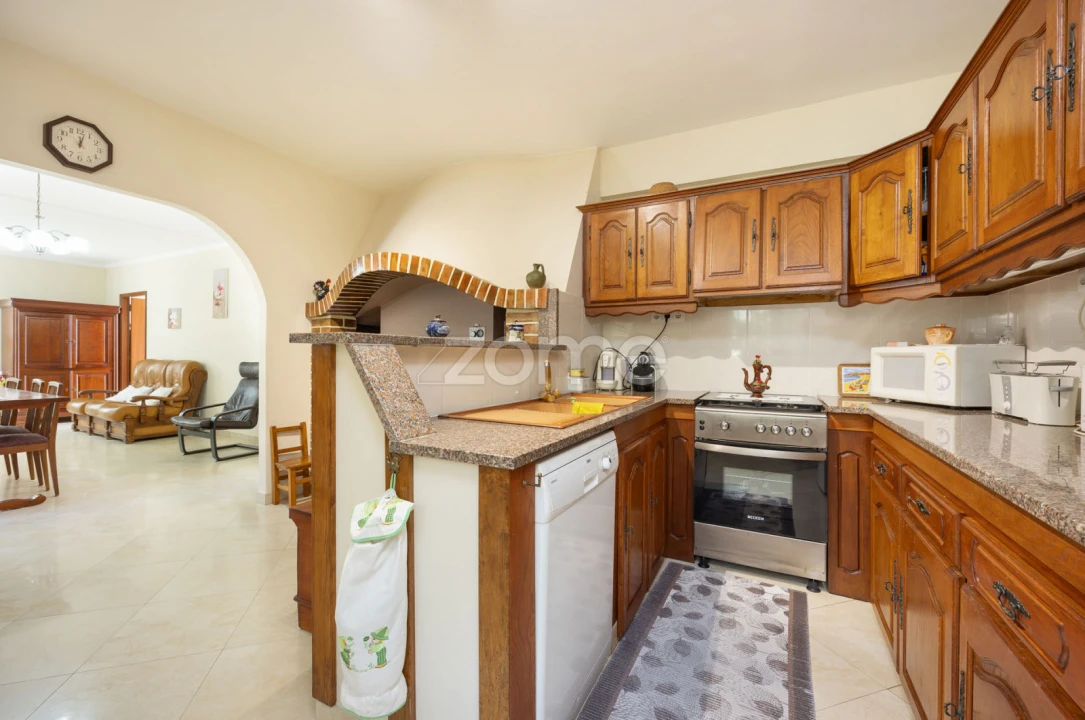 Moradia T4 para Venda em Santiago e São Simão de Litém e Albergaria dos Doze Foto 8