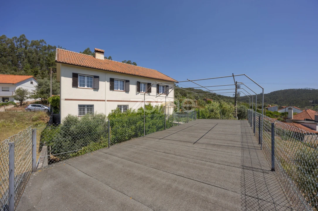 Moradia T4 para Venda em Santiago e São Simão de Litém e Albergaria dos Doze Foto 47