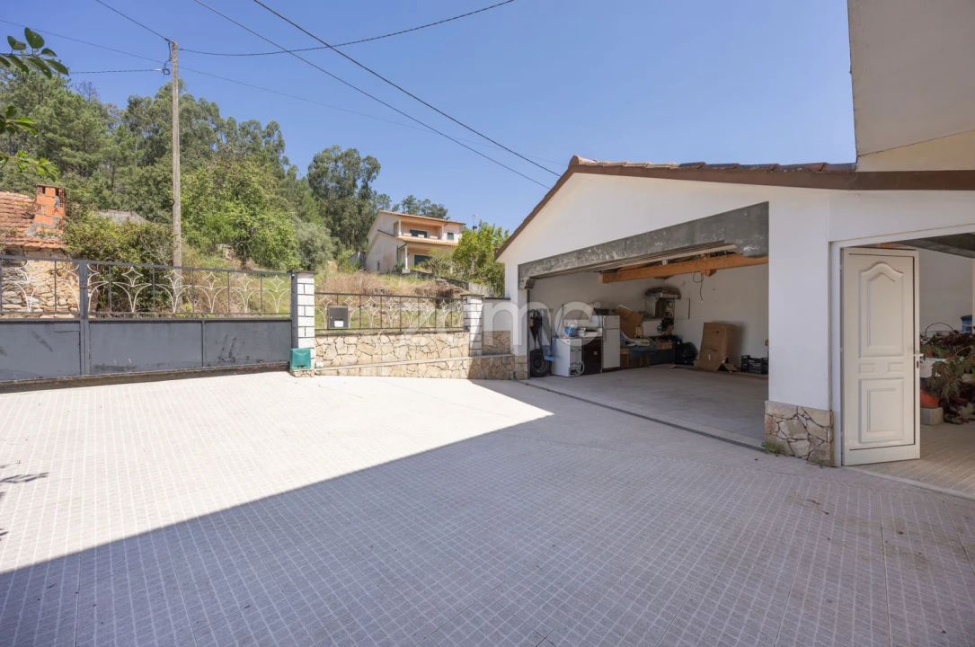 Moradia T4 para Venda em Santiago e São Simão de Litém e Albergaria dos Doze Foto 37