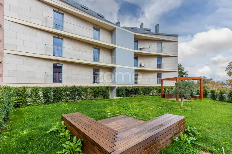 Apartamento T2 para Venda em Areeiro Foto 32
