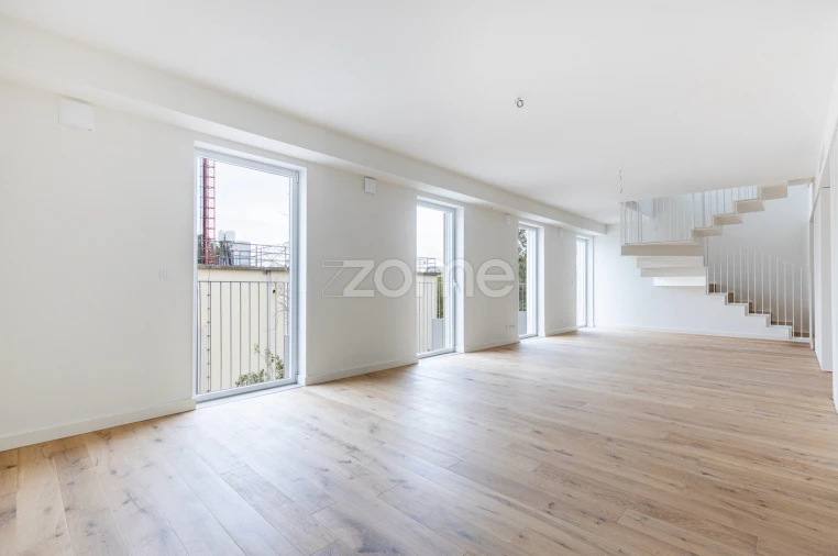 Apartamento T2 para Venda em Areeiro Foto 9