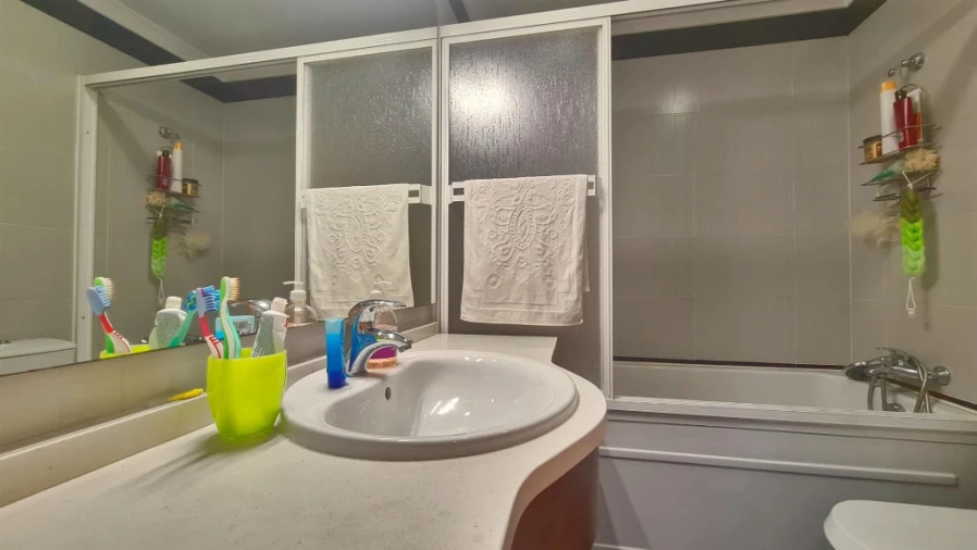 Moradia T3 para Arrendamento em Santo Antonio dos Olivais Foto 6