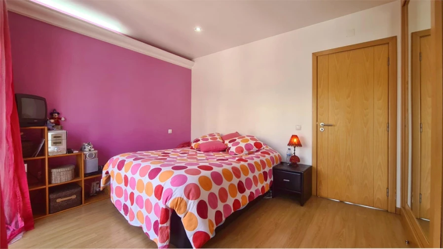 Moradia T3 para Arrendamento em Santo Antonio dos Olivais Foto 4