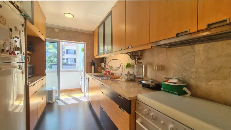 Moradia T3 para Arrendamento em Santo Antonio dos Olivais Foto 2