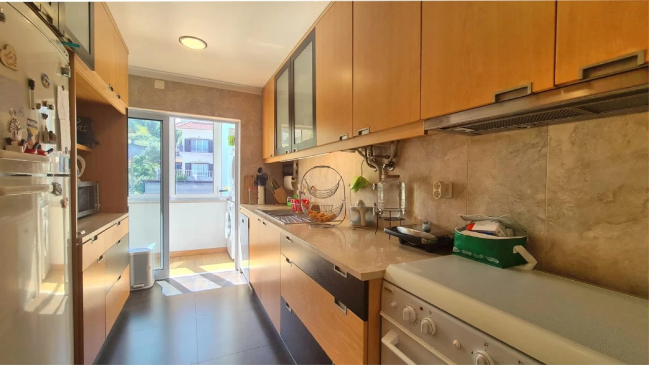 Moradia T3 para Arrendamento em Santo Antonio dos Olivais Foto 2