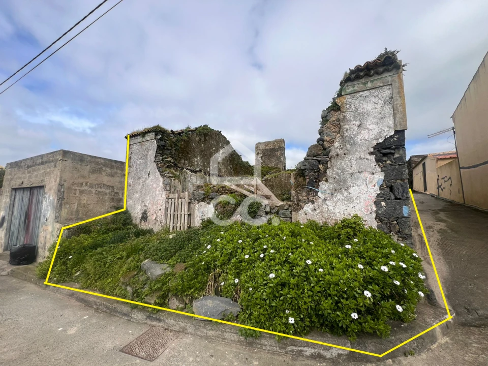 Moradia T2 para Venda em Ponta Garça Foto 3