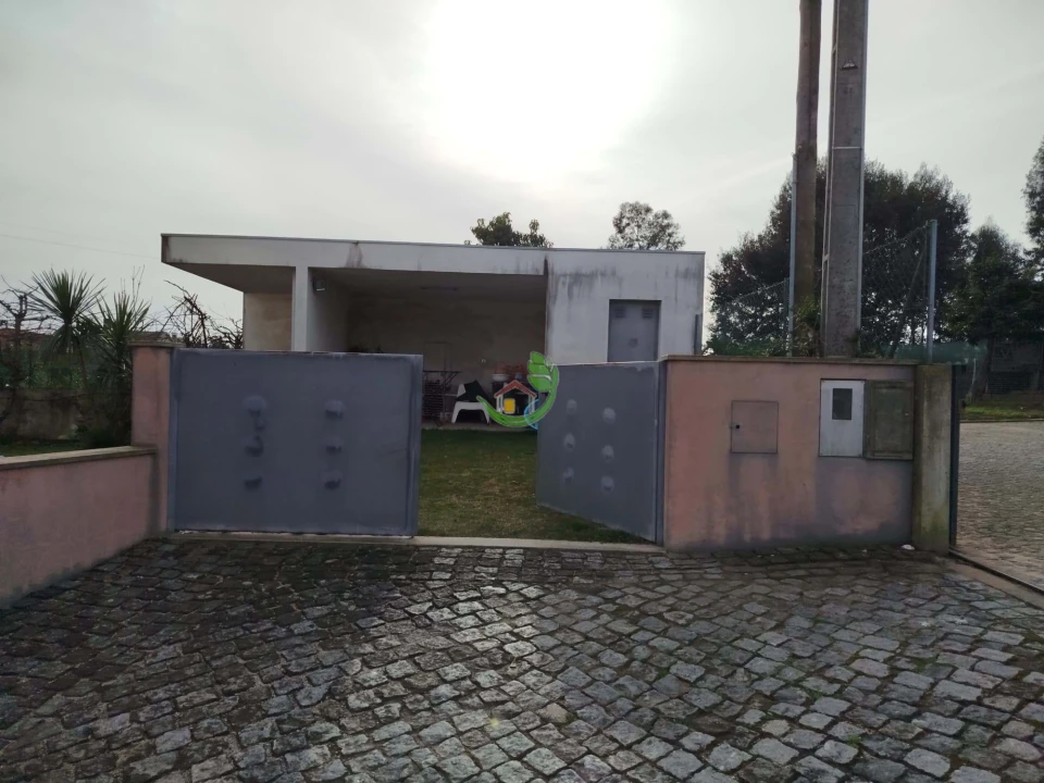 Moradia T4 para Venda em Rendufe Foto 10