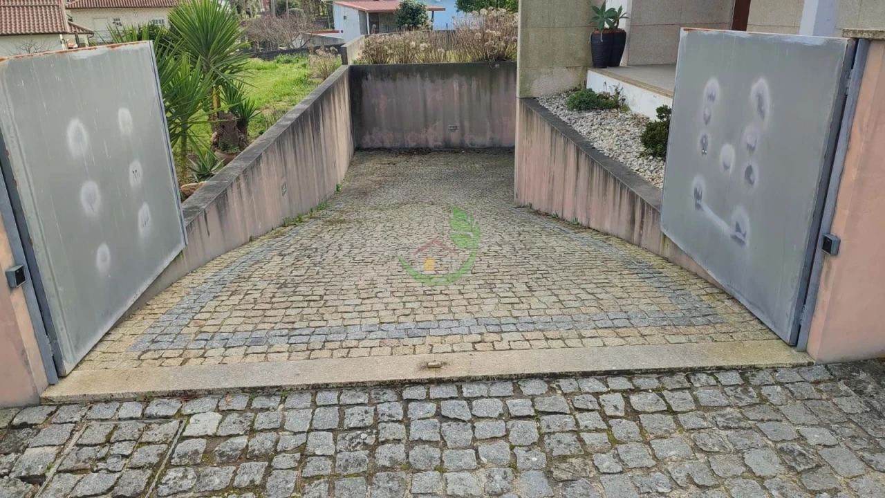 Moradia T4 para Venda em Rendufe Foto 61