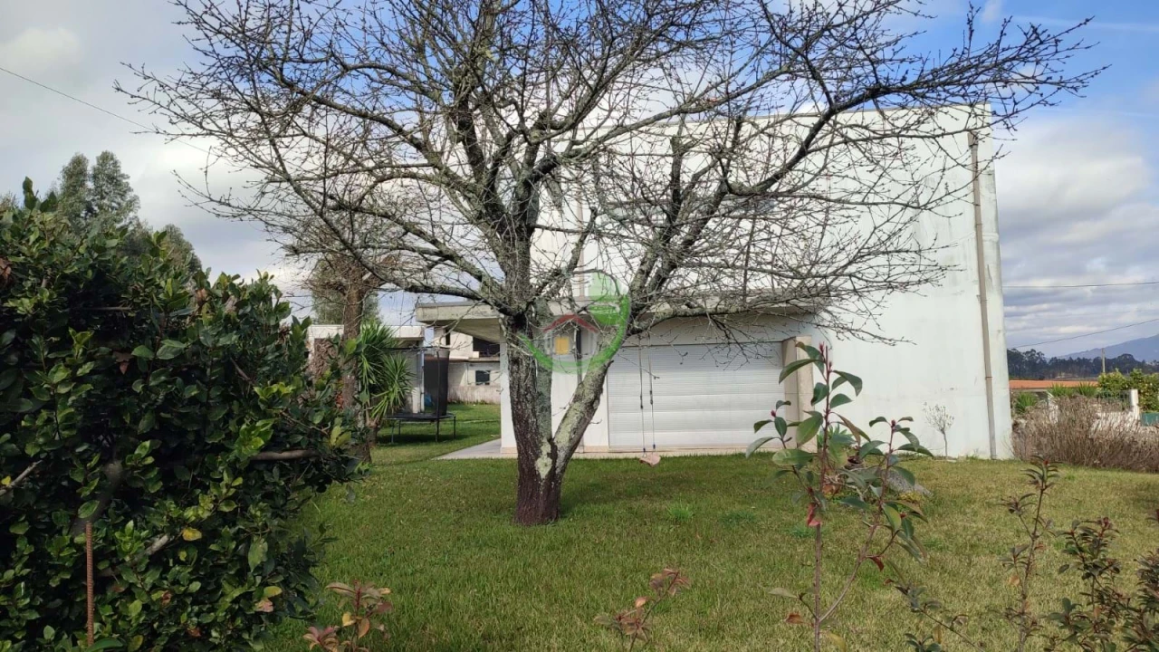 Moradia T4 para Venda em Rendufe Foto 52