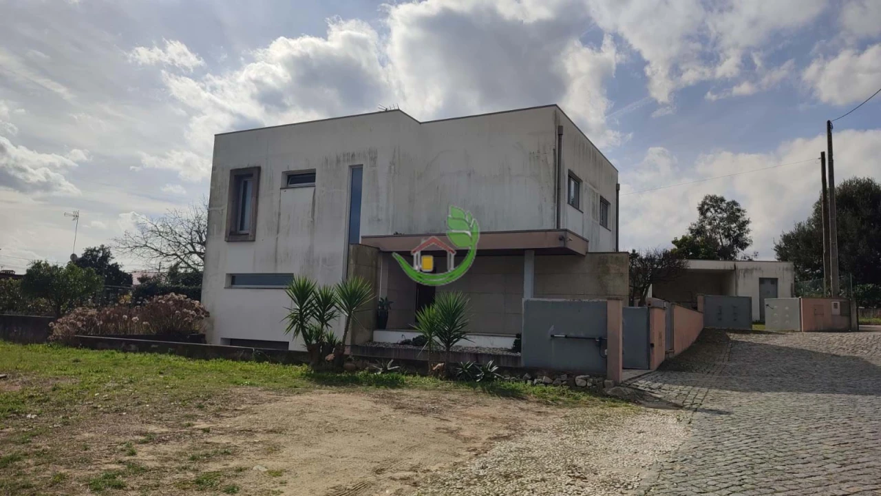 Moradia T4 para Venda em Rendufe Foto 5