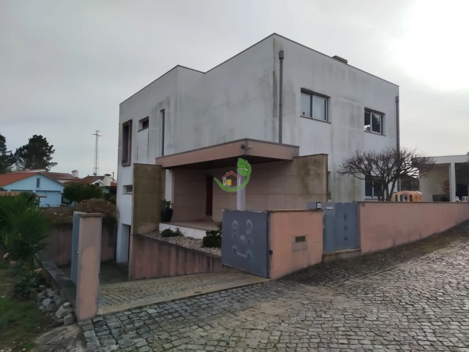 Moradia T4 para Venda em Rendufe Foto 1