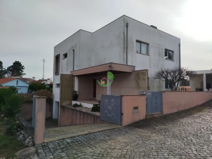 Moradia T4 para Venda em Rendufe