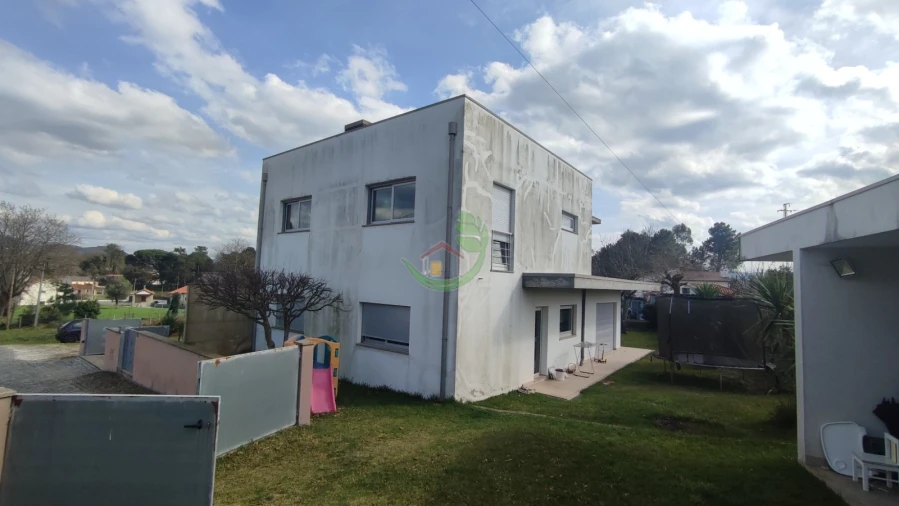 Moradia T4 para Venda em Rendufe Foto 7