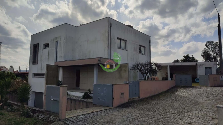 Moradia T4 para Venda em Rendufe Foto 4