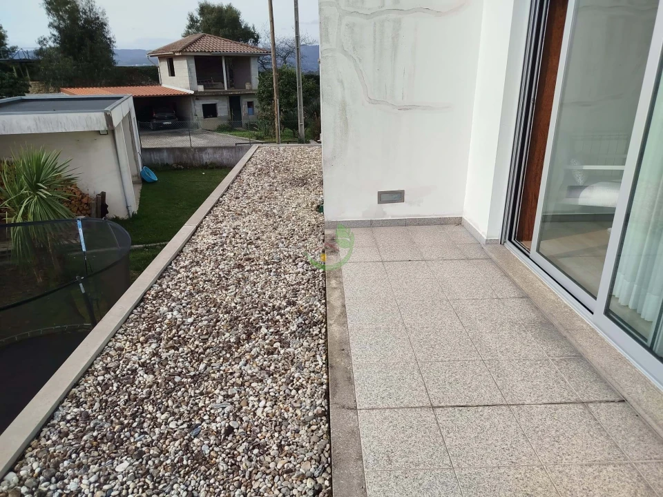 Moradia T4 para Venda em Rendufe Foto 30