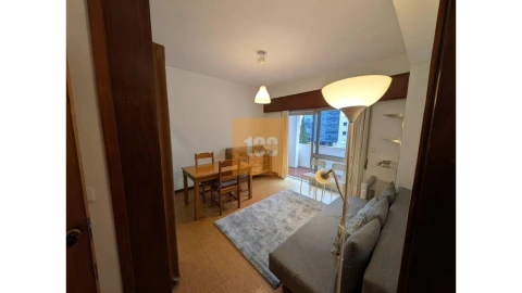 Apartamento T1 para Arrendamento em Lordelo do Ouro e Massarelos