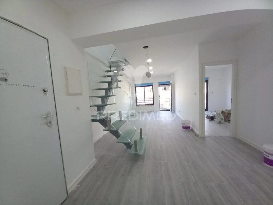 Apartamento T3 para Venda em Caparica e Trafaria Foto 1