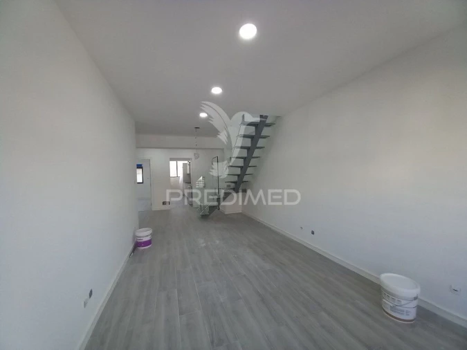 Apartamento T3 para Venda em Caparica e Trafaria Foto 4