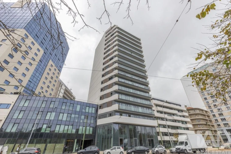 Apartamento T2 para Venda em Campolide Foto 21