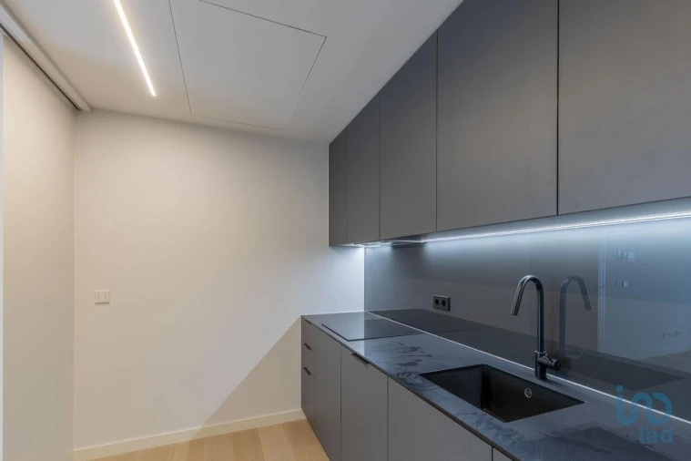 Apartamento T2 para Venda em Campolide Foto 4