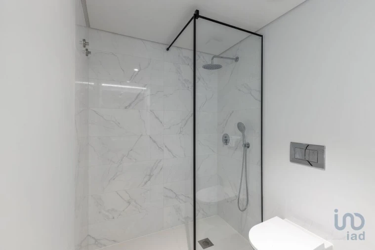 Apartamento T2 para Venda em Campolide Foto 6