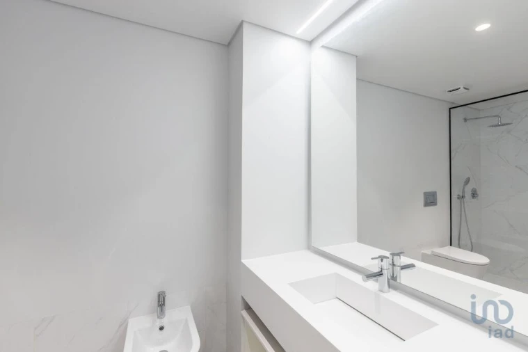 Apartamento T2 para Venda em Campolide Foto 8