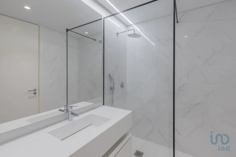 Apartamento T2 para Venda em Campolide Foto 9