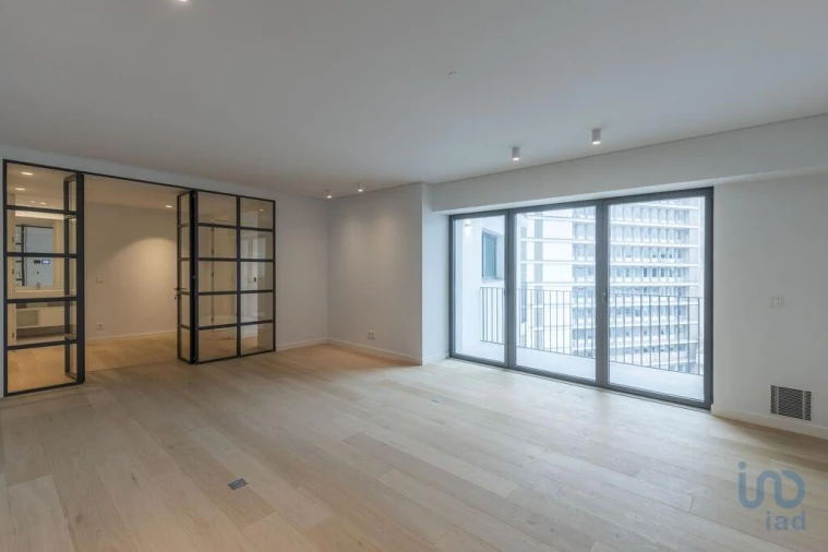 Apartamento T2 para Venda em Campolide Foto 2