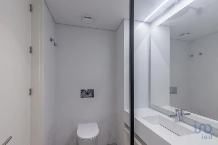 Apartamento T2 para Venda em Campolide Foto 10