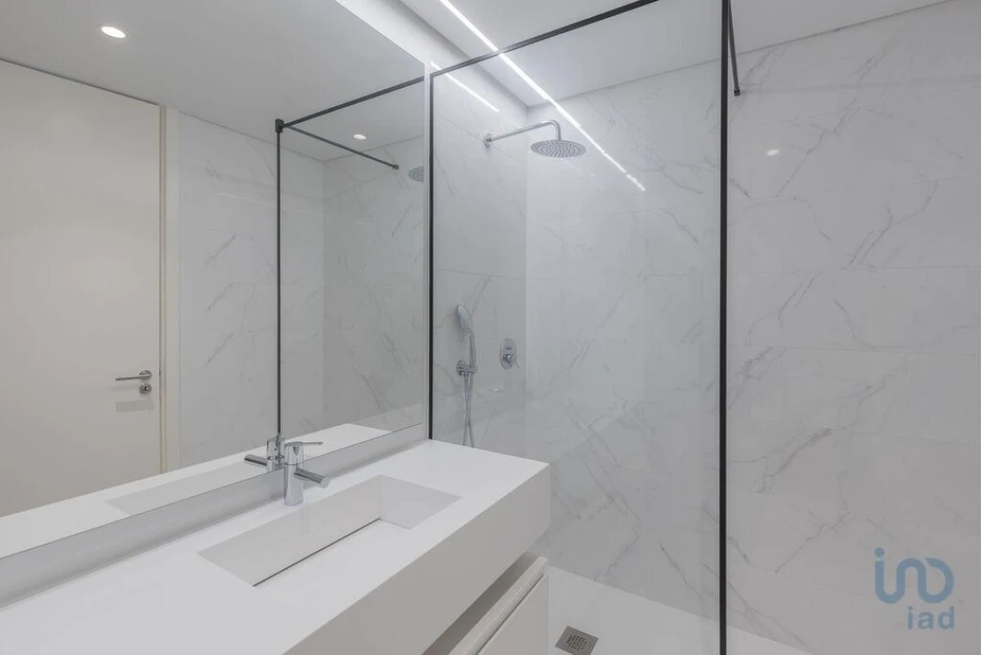 Apartamento T2 para Venda em Campolide Foto 9