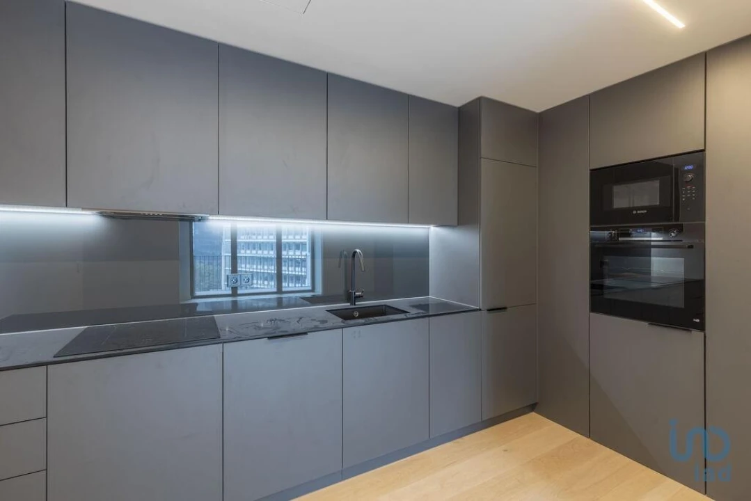 Apartamento T2 para Venda em Campolide Foto 5