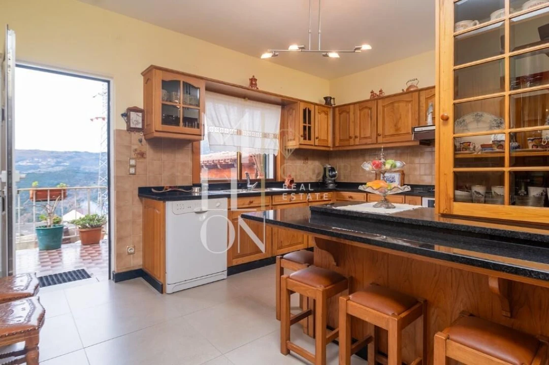 Moradia T5 para Venda em Lindoso Foto 10