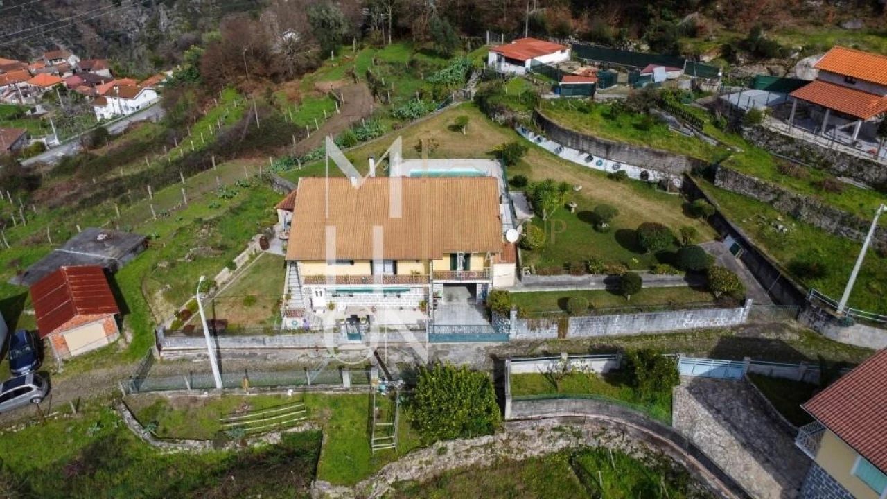 Moradia T5 para Venda em Lindoso Foto 36