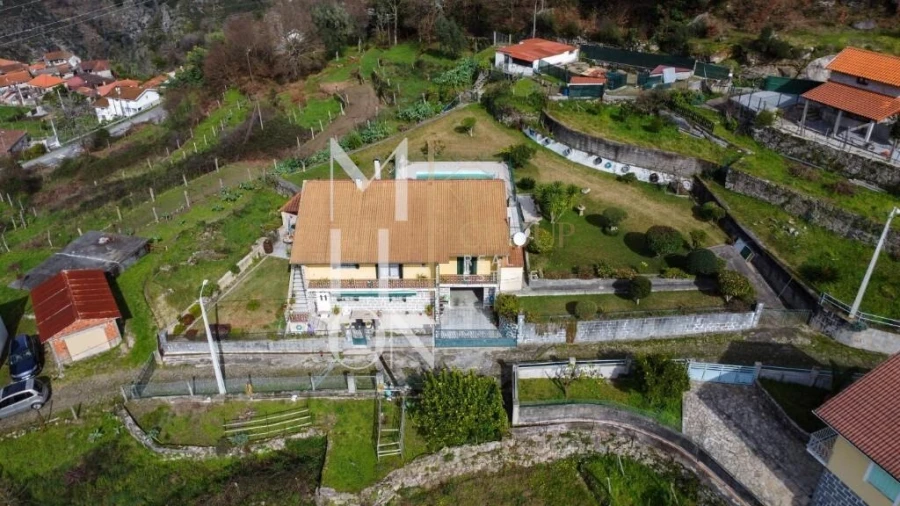 Moradia T5 para Venda em Lindoso Foto 36