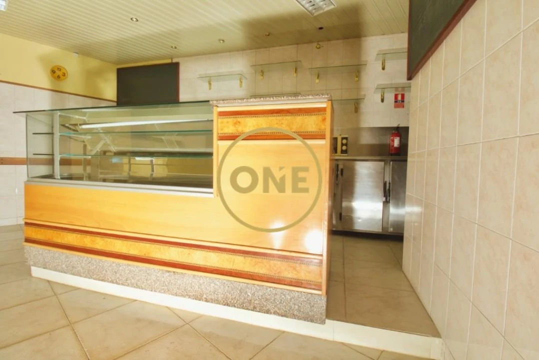 Loja para Venda em Almada, Cova da Piedade, Pragal e Cacilhas Foto 15