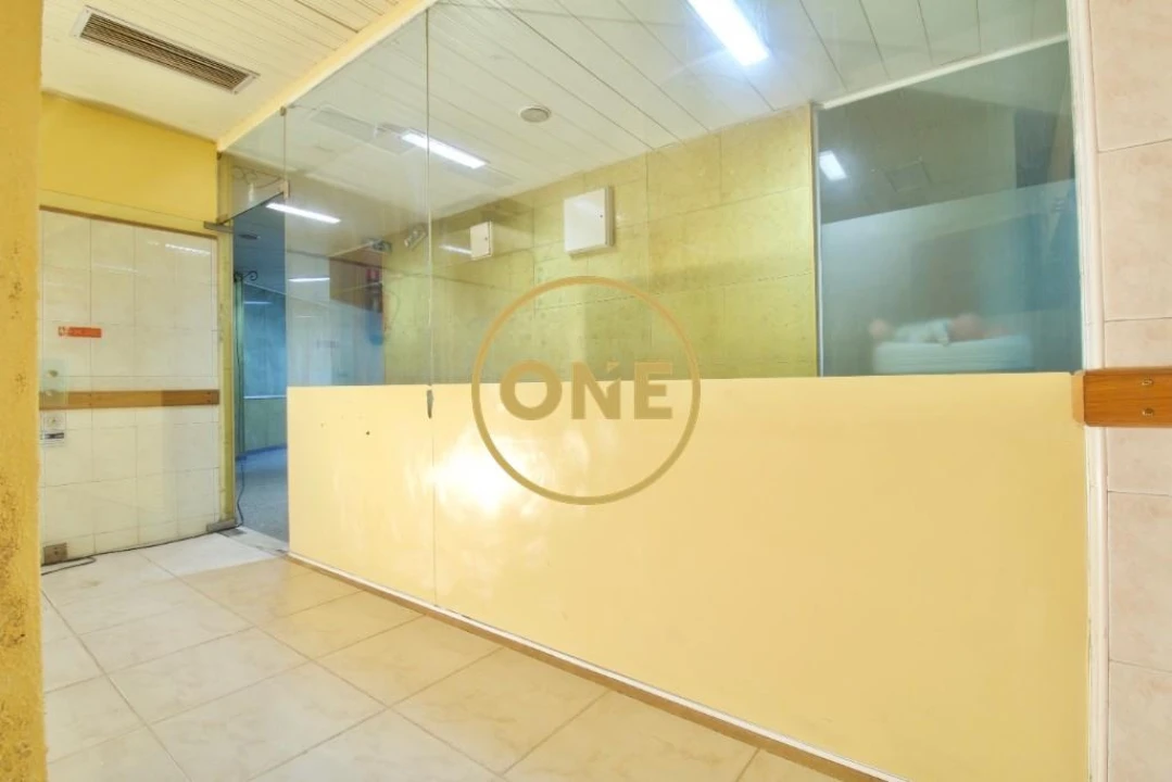 Loja para Venda em Almada, Cova da Piedade, Pragal e Cacilhas Foto 2