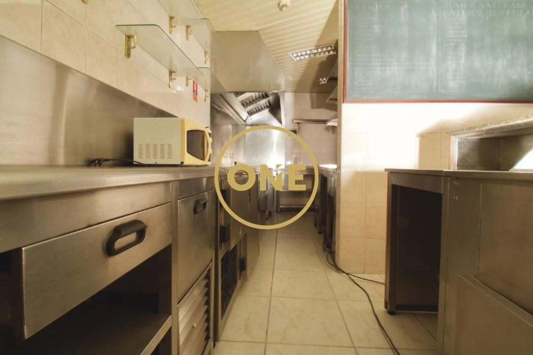 Loja para Venda em Almada, Cova da Piedade, Pragal e Cacilhas Foto 17